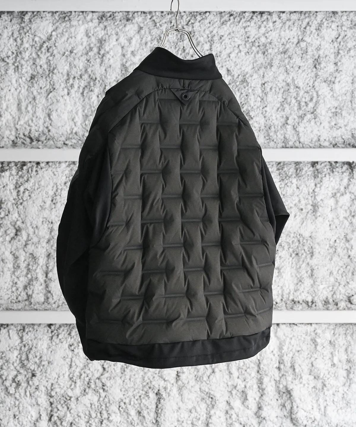 SEAMLESS DOWN JACKET    - BLK White Mountaineering®︎