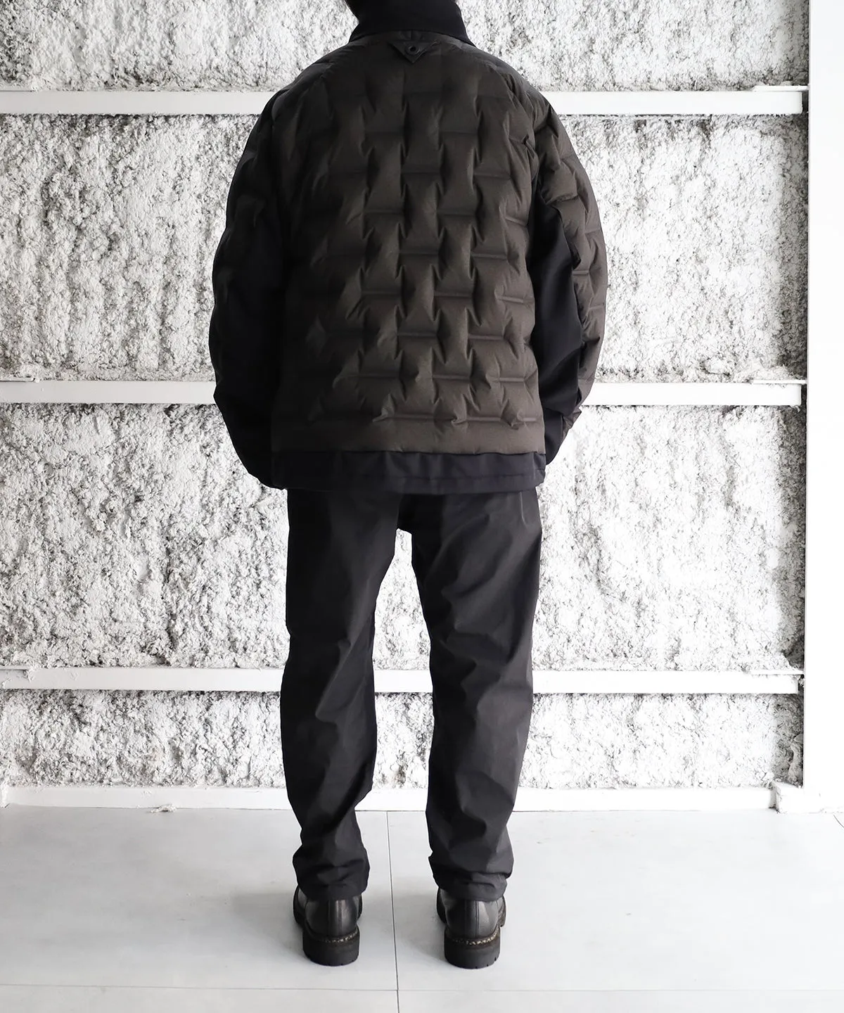SEAMLESS DOWN JACKET    - BLK White Mountaineering®︎