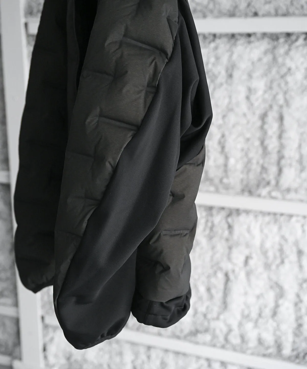 SEAMLESS DOWN JACKET    - BLK White Mountaineering®︎