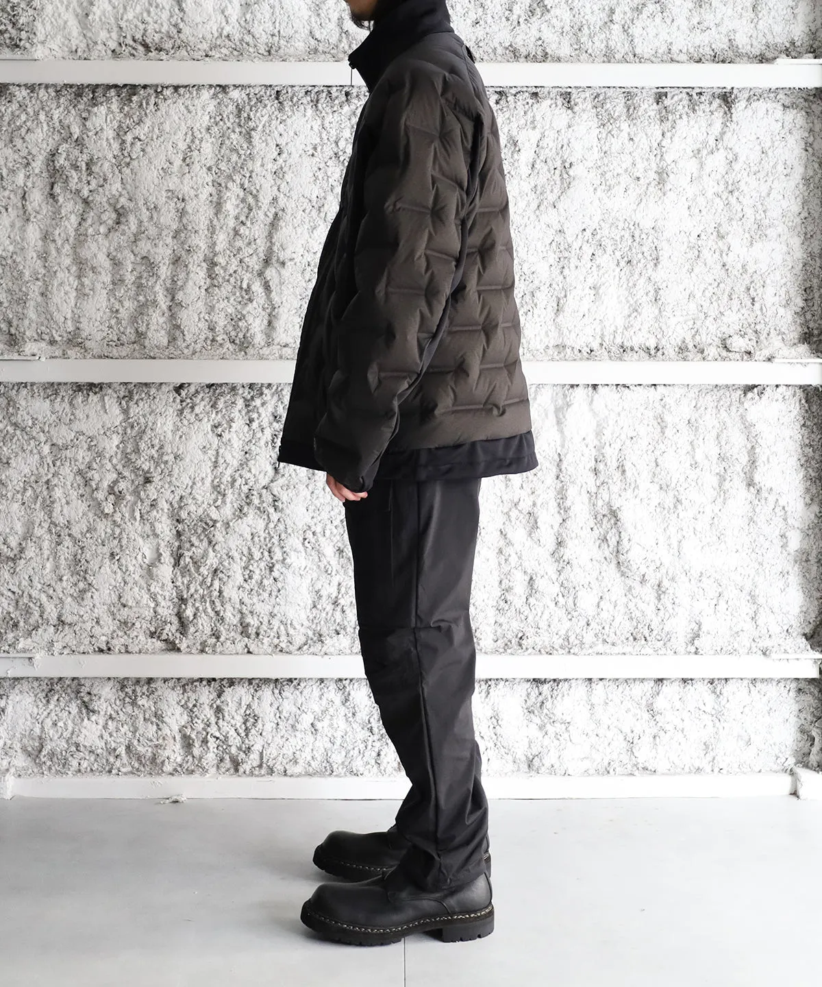 SEAMLESS DOWN JACKET    - BLK White Mountaineering®︎
